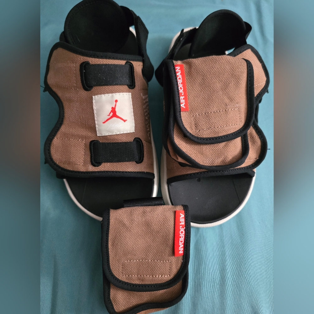 Jordan Men's LS Slide sandals in the Archaeo Brown colorway. Excellent Condition
